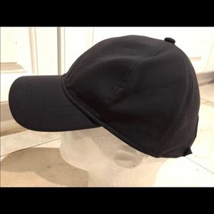 Lululemon black ball cap